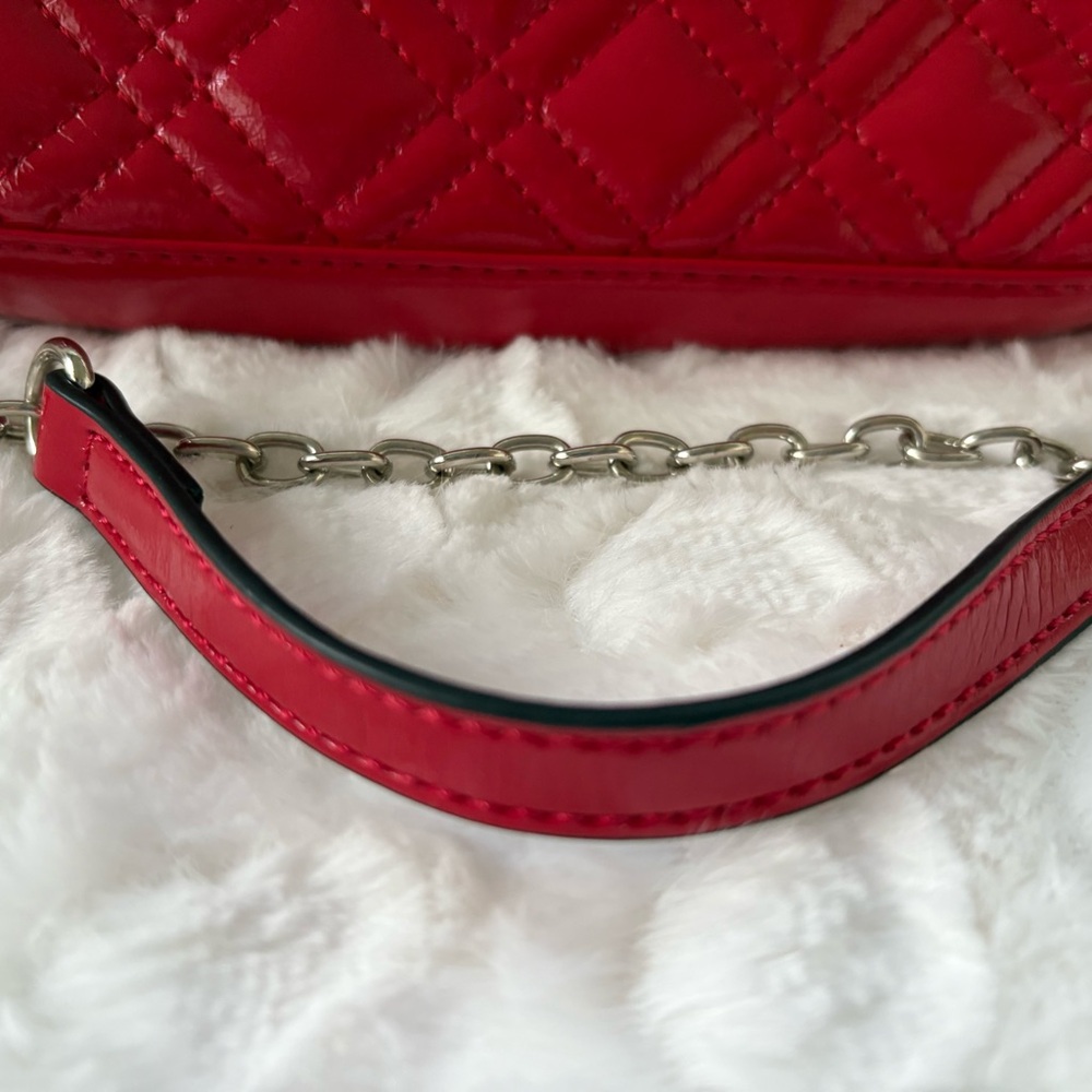 Forever 21 Cute Red Crossbody Quilted Faux Patent Leather Chain Handbag NWOT - Picture 3 of 9